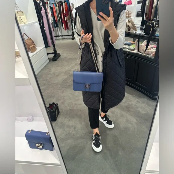 NEW<GUCCI >- INTERLOCKING CHAIN SHOULDERS BAG - Picture 10 of 15